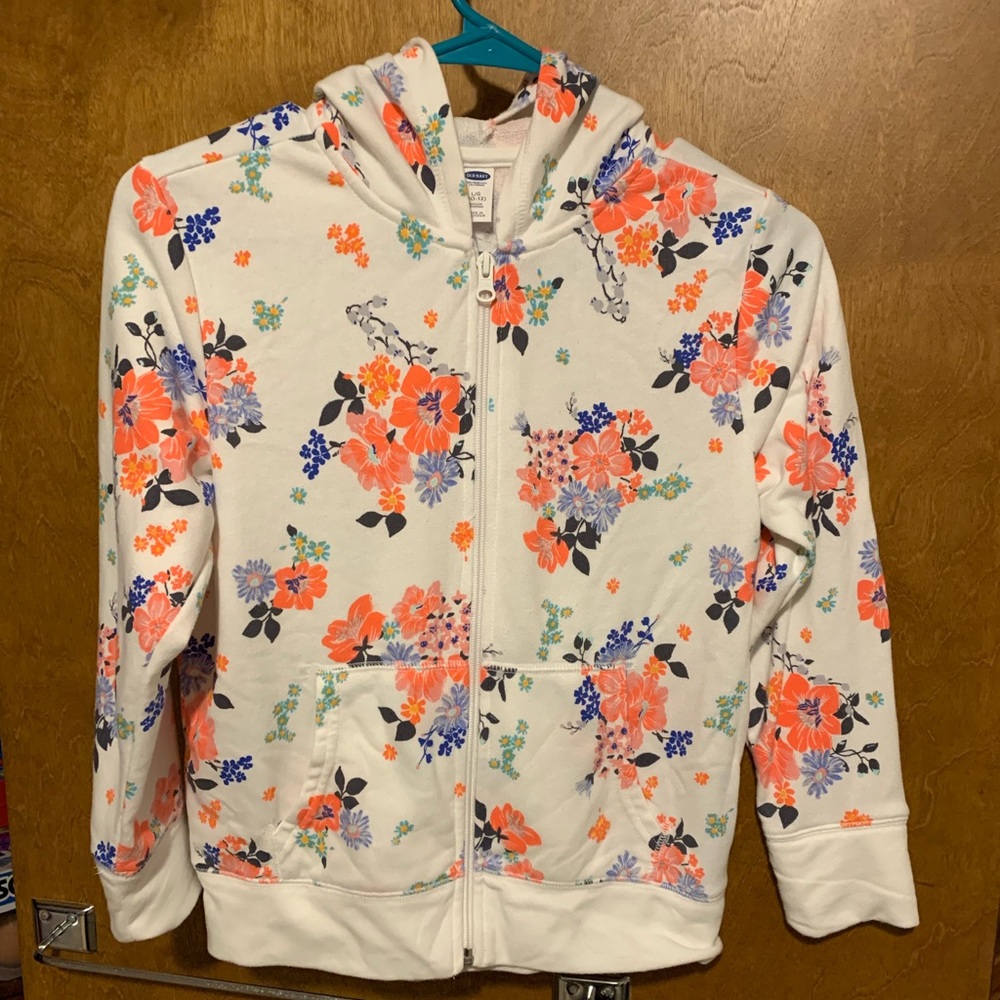 NWOT zip up hooded sweatshirt.